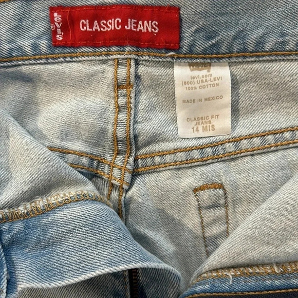 Vintage Women’s Levi’s Classic Fit Jean Shorts Size 14 High Rise Summer Casual - Picture 4 of 4